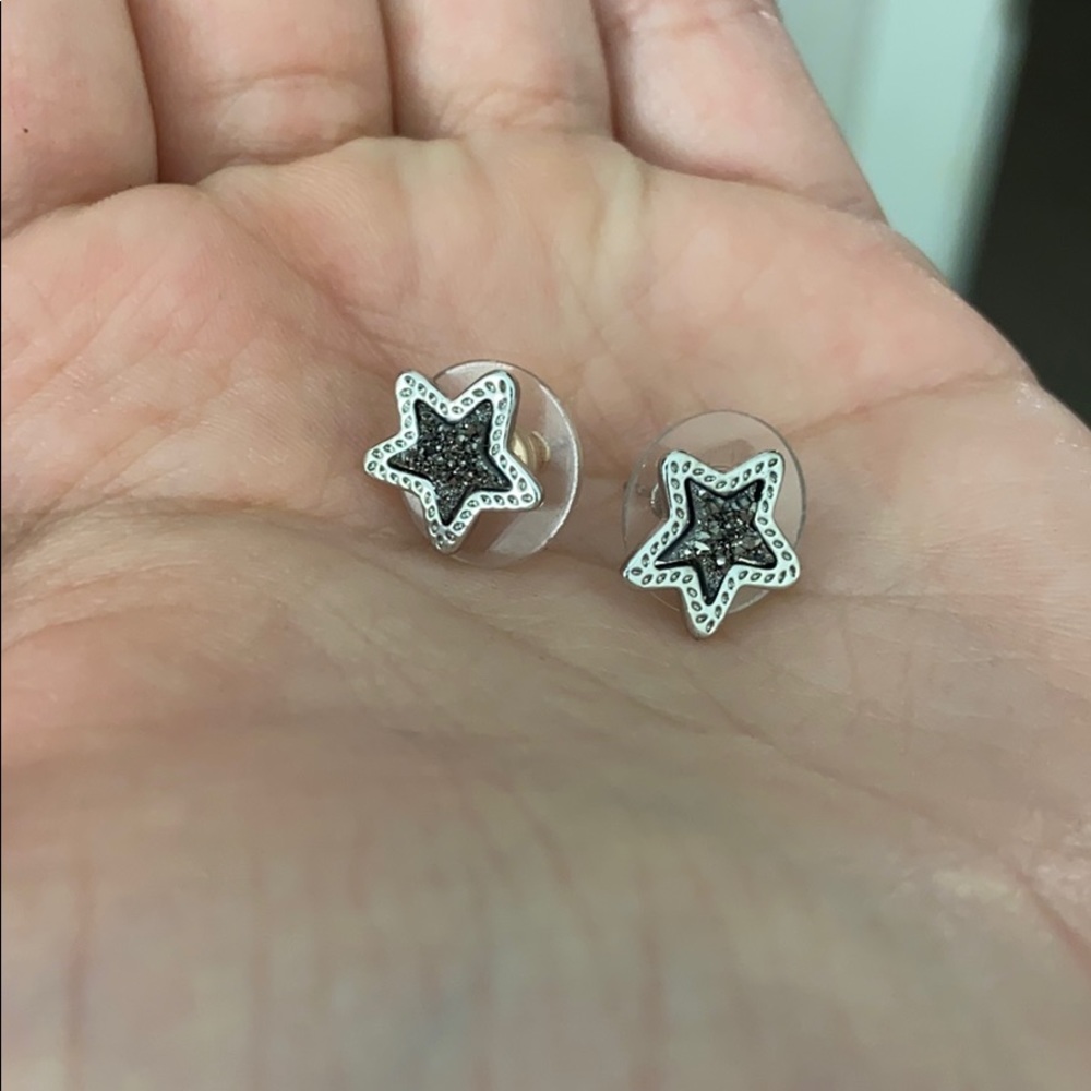 Kendra stars